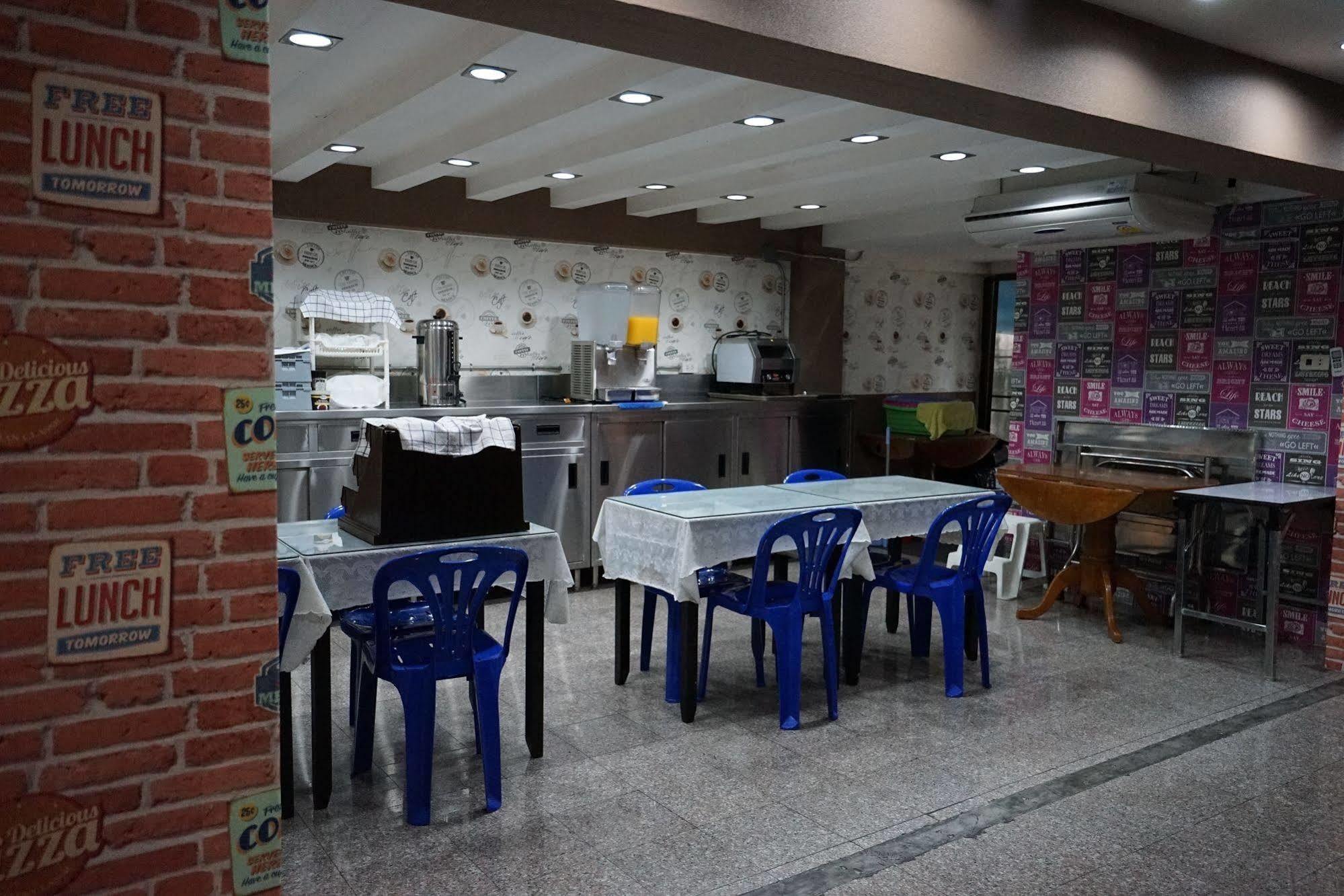 בנגקוק Banglumpoo Place מראה חיצוני תמונה